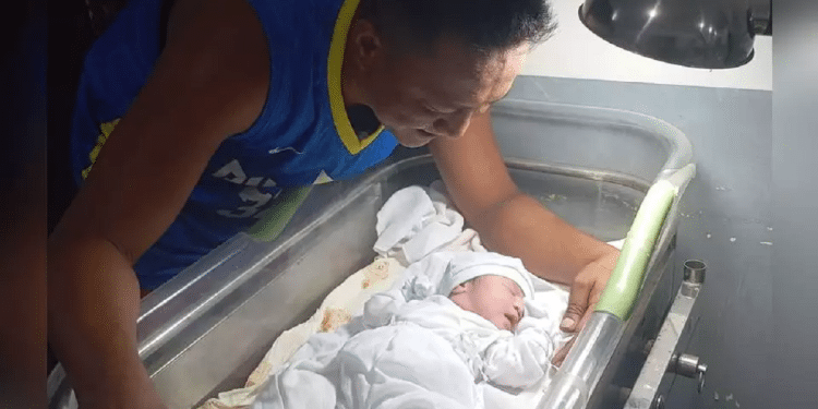 Former hostage Jimmy Pacheco with his newborn daughter Israela Filipino former hostage pays emotional tribute to Israel