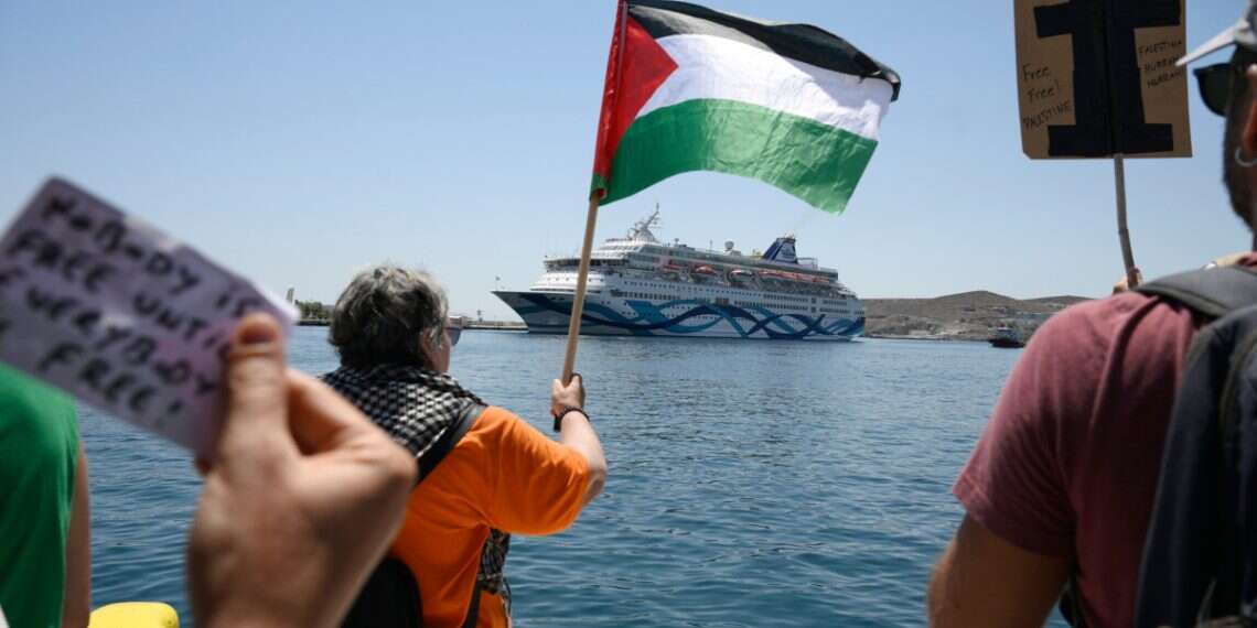 Greece scrambles to contain 'horrific' antisemitic crisis