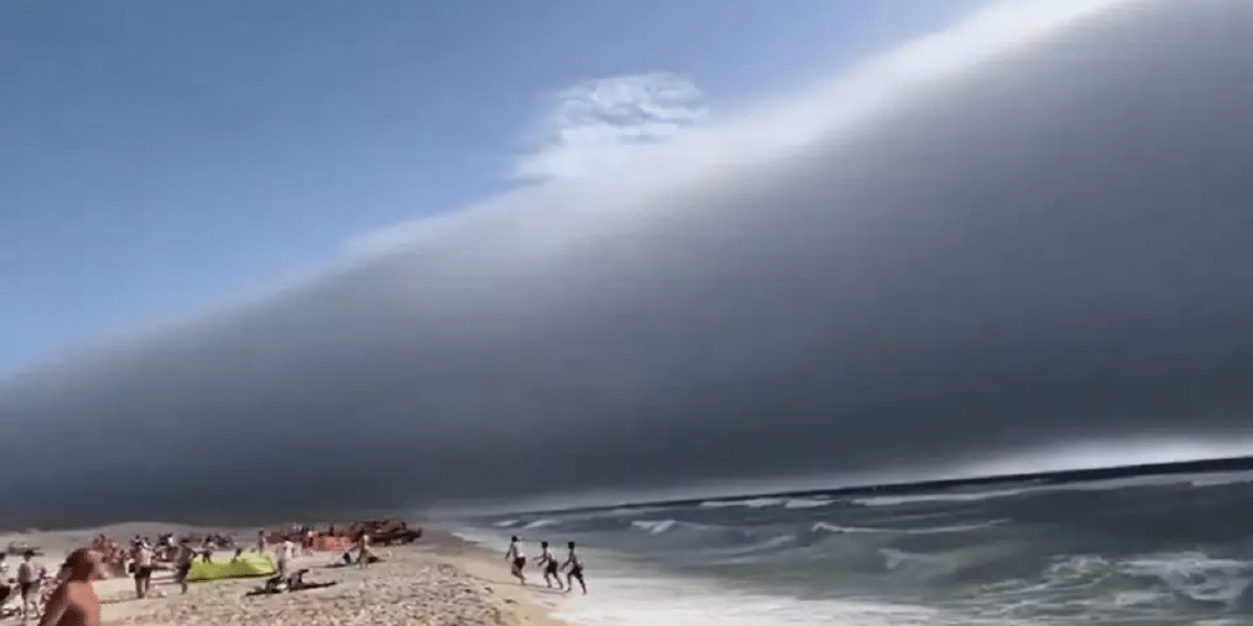 Massive 'tsunami cloud' terrifies Portuguese beachgoers in viral video