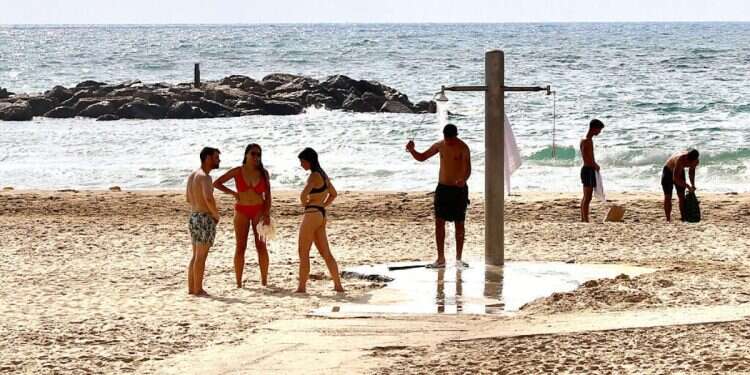 Israel swelters through hottest day of the year