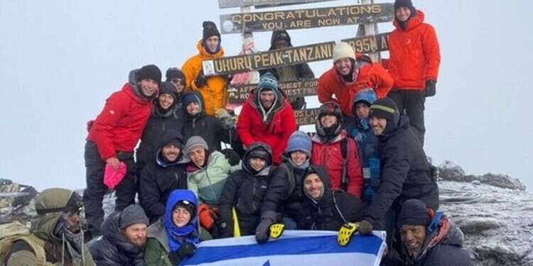 London Jews climbs Kilimanjaro to raise funds for Israel