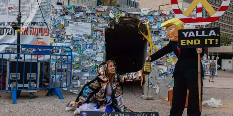 Hostages Square. Photo: Yehoshua Yosef Mass rally at Tel Aviv US embassy: Freed hostage appeals to Trump, Netanyahu