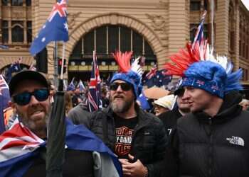 Anti-immigration protesters clash with pro-Palestinian groups in Australia