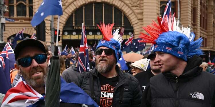Anti-immigration protesters clash with pro-Palestinian groups in Australia