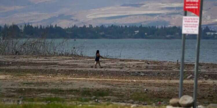 Water recedes in the Sea of Galilee. Photo: JINI/Ayal Margolin Unusual warning: "We are on the way to becoming Iran"
