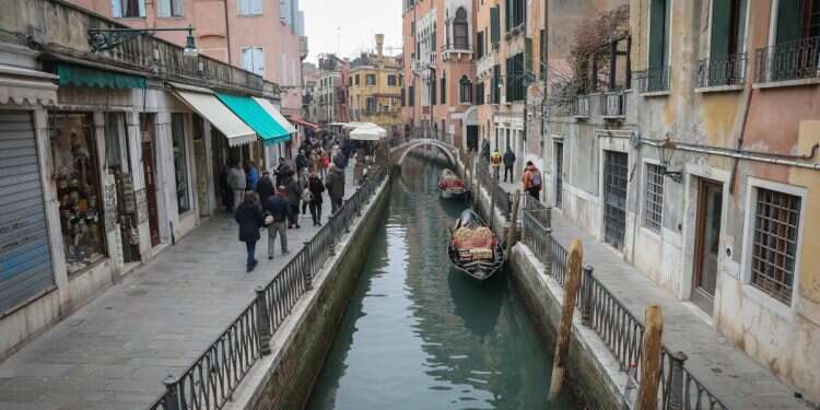 Attackers sic dog on Jewish family in Venice