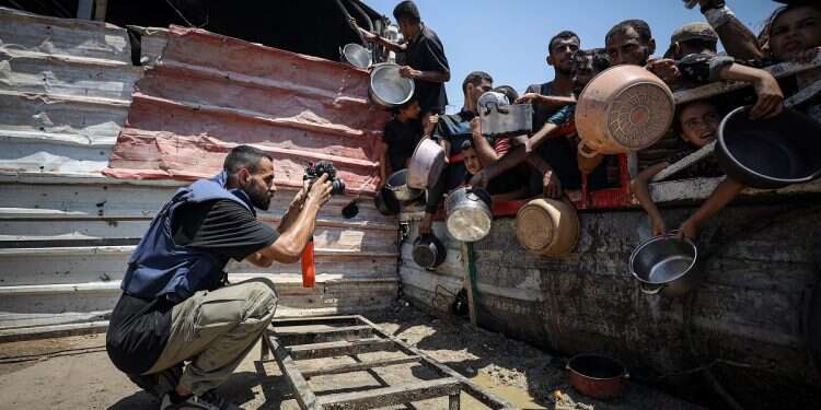 Gaza photographer exposed as Hamas propagandist, German investigation found