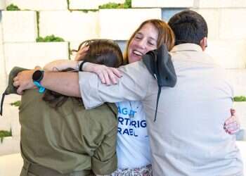 Taglit reunites Mexican lone soldier family in Israel