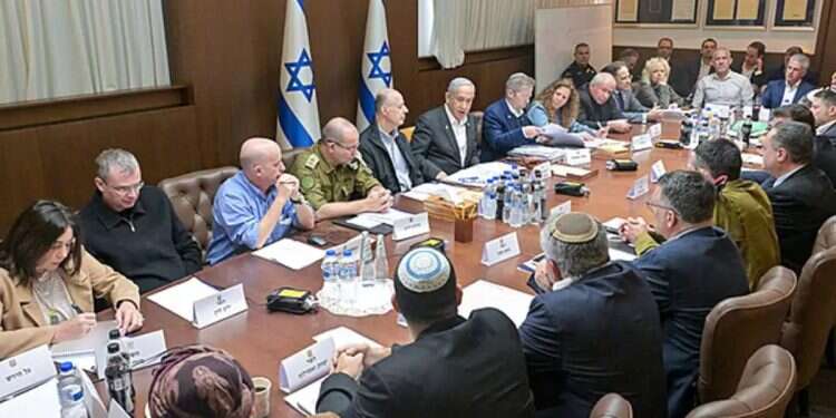 Israeli cabinet meeting. Photo: Kobi Gideon/GPO Rift among Netanyahu allies in cabinet over hostage deal