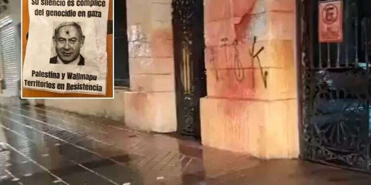 Chilean synagogue vandalized with death threat against Netanyahu Chilean synagogue vandalized with death threats