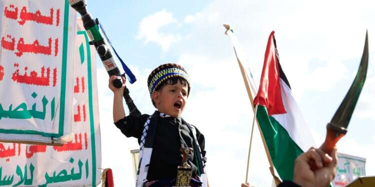 Houthis fear local uprising, make hundreds of arrests