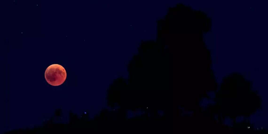 A lunar eclipse over Mount Zagreberg in Austria, 2022. Photo: EPA Rare Blood Moon now visible from Israel