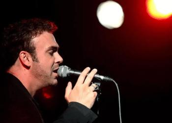 Israeli singer hit with red paint by pro-Palestinian during Warsaw show