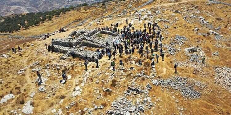 No less significant than the Temple Mount. The Israelite altar from the late 13th century BCE on Mount Ebal, consistent with the biblical text. Photo: Wikipedia Jerusalem's wholeness, Europe's blindness
