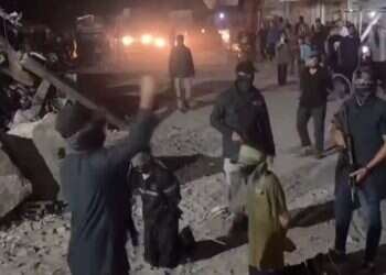 Crowd cheers as Hamas executes 3 alleged collaborators in Gaza