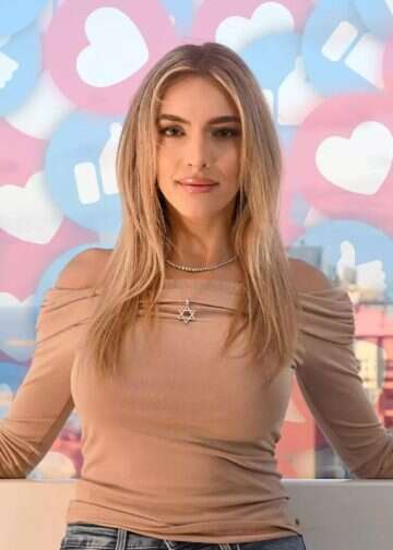 The model who whispers to Trump