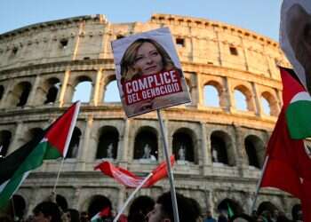 Hundreds of thousands in the streets: Is Italy against us?