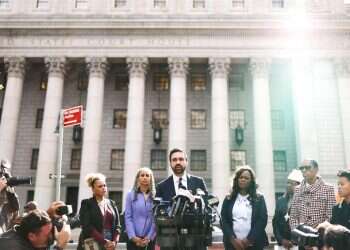 Mamdani confronted by protesters demanding Hezbollah denunciation at Manhattan rally