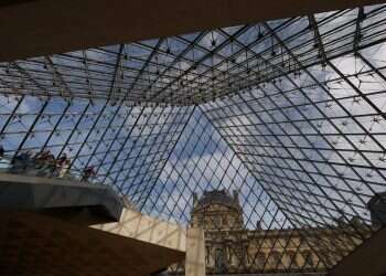 Fresh clues emerge in hunt for Louvre heist gang