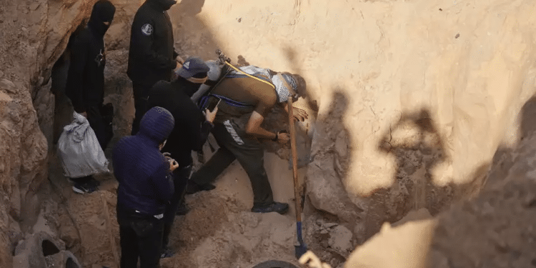 Search efforts for hostages in the Gaza Strip. Photo: AP Hamas returns two deceased hostages