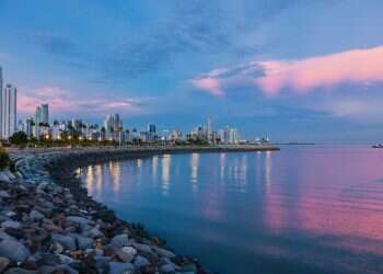 Beauty queen's stage mishap leaves crowd stunned