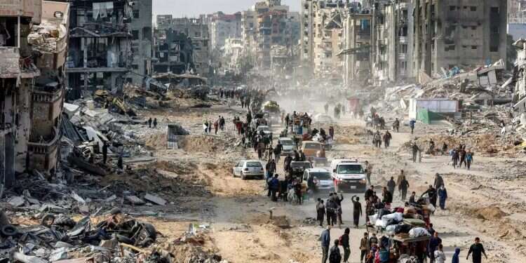 Gazans evacuate amid widespread destruction in the Gaza Strip. Photo: AFP US-Israeli plan aims to rebuild Gaza and undermine Hamas rule