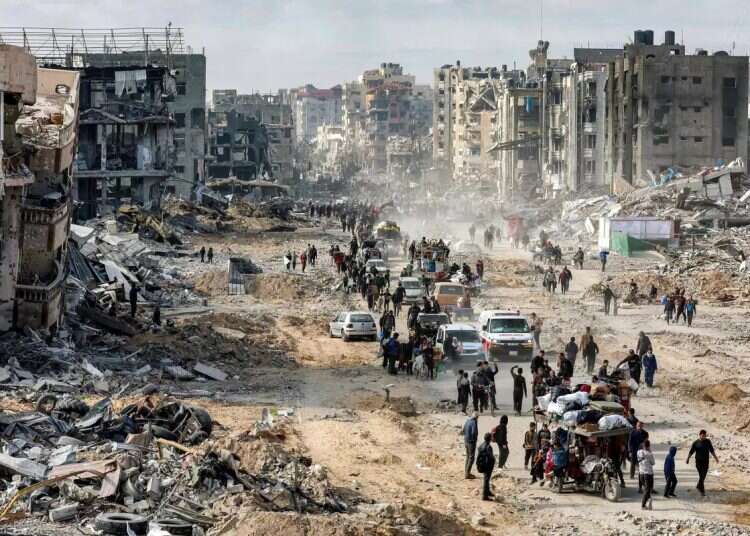 Gazans evacuate amid widespread destruction in the Gaza Strip. Photo: AFP US-Israeli plan aims to rebuild Gaza and undermine Hamas rule