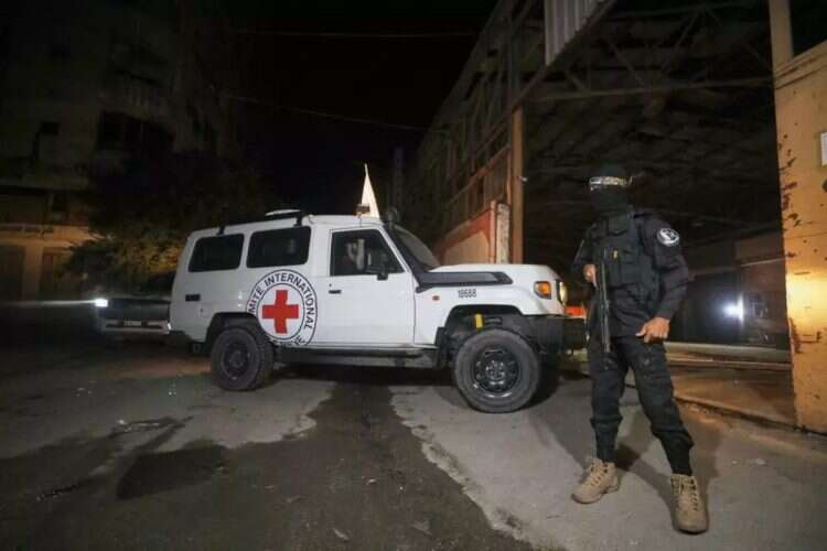 A Red Cross vehicle in the Gaza Strip receives the coffins of the deceased hostages. Photo: AP