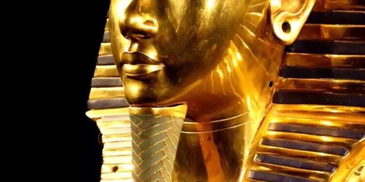 The golden funerary mask of the Egyptian pharaoh Tutankhamun.
Photo: tdittmar75 / Pixabay King Tutankhamun's tomb at risk of collapse