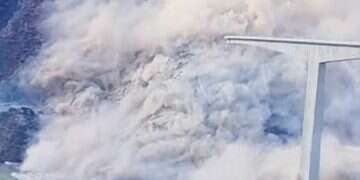 A bridge in China's Sichuan province collapsing, in China, November 11, 2025 Newly opened Chinese bridge crumbles into gorge after crack warnings