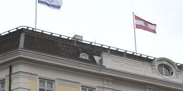 The Austrian Federal Chancellery raised the Israeli flag (L) as a sign of solidarity, in Vienna on May 14, 2021 Hamas weapons cache uncovered in heart of Vienna