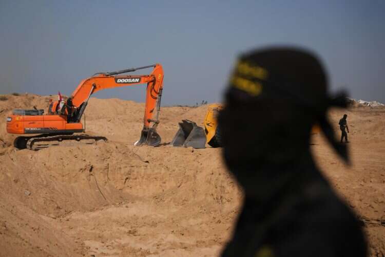PIJ terrorists and Egyptian workers search for the deceased hostages north of Nuseirat, Gaza strip, Friday, Nov. 21, 2025