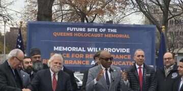 NYC Mayor Eric Adams dedicates Queens Holocaust memorial