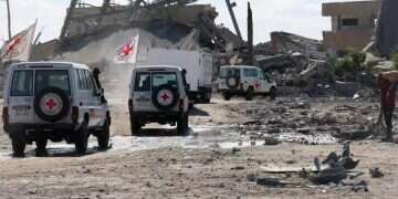 A Red Cross team conducted searches in the southern Gaza Strip on Saturday morning (archive). Photo: Reuters Israel expects located deceased hostage to be Lt. Hadar Goldin
