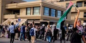 during the ship's previous visit to Crete on November 4, police made extensive use of tear gas against protesters and made arrests Crete escalates against Israeli tourists: 'Do not serve the murderers from Israel'