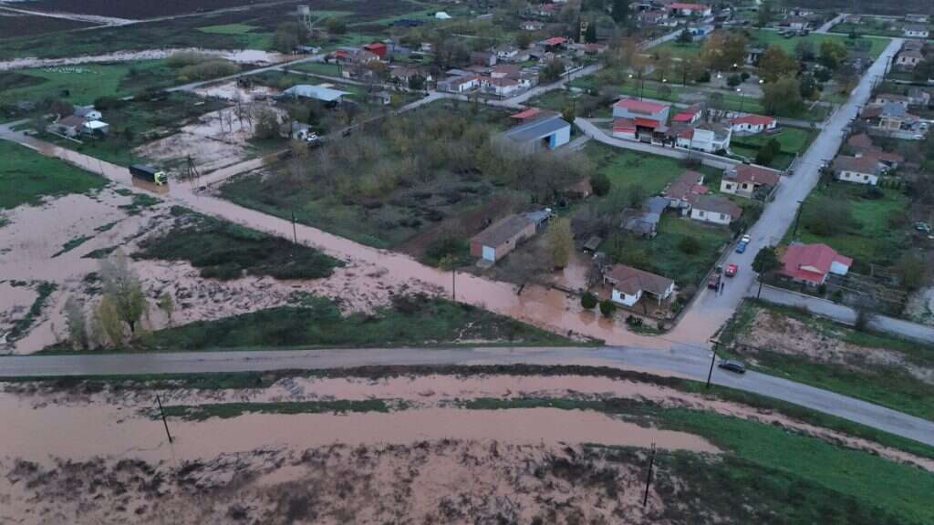 סופת ביירון Storm Byron Hits Israel: Flood Warnings and Heavy Rain ...