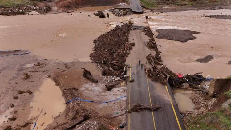 סופת ביירון Storm Byron Hits Israel: Flood Warnings and Heavy Rain ...