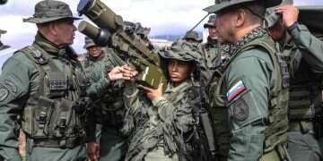 Venezuela's Defense Minister Vladimir Padrino Lopez (R) observing a soldier holding an Igla-S during a training exercise in Caracas on November 11, 2025 Venezuela deploys 'massive mobilization' in response to US warship arrival