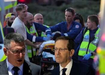 FM Gideon Sa'ar and President Isaac Herzog (Background: the Bondi shooting) 'You failed': Israel slams Australia after Hanukkah massacre