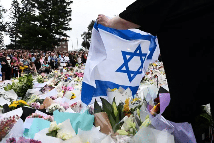 Australians visit the site of the Bondi Beach massacre