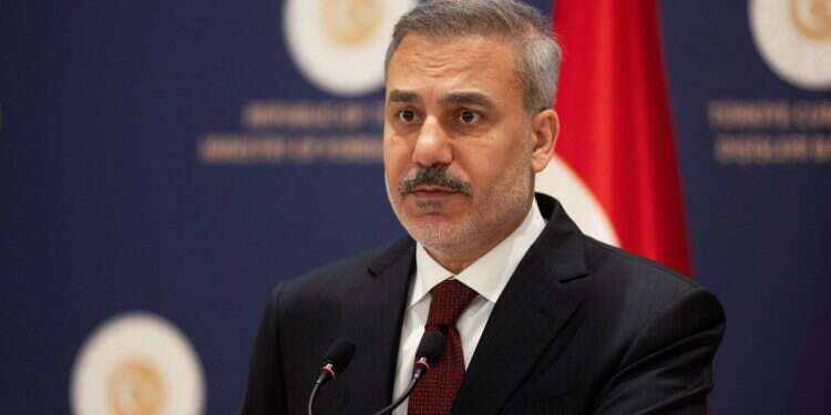 Turkish FM holds calls on ending Iran war