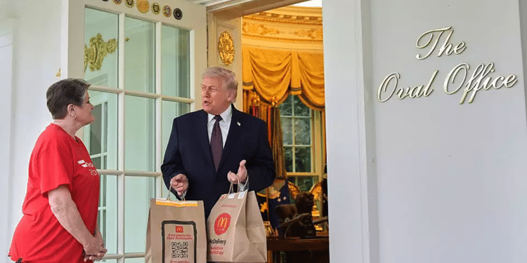 US President Donald Trump and a DoorDash delivery woman Trump threatens Iran, confirms 'right people called' seeking deal