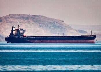 US Navy escorts ships through Hormuz as Iran threatens escalation