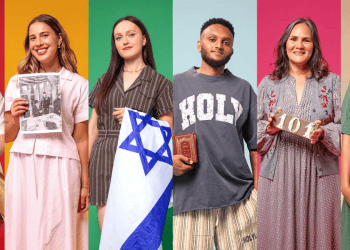 Summer in blue and white: new olim dress for their Israeli debut