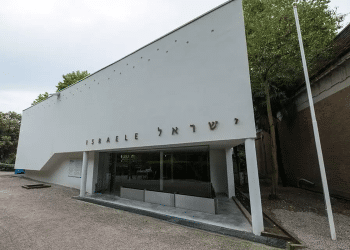 Jury quits, protests erupt as Venice Biennale opens in turmoil over Israel