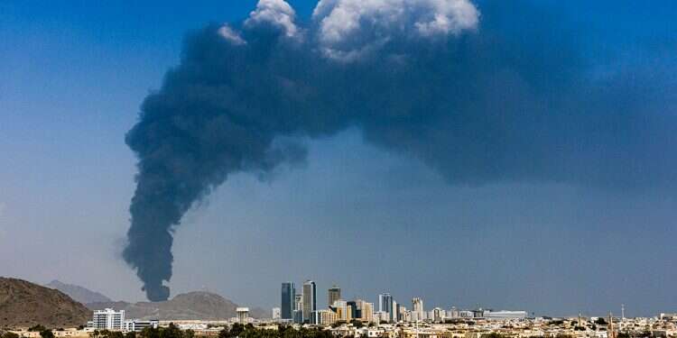 Sirens and explosions in the UAE following missile launches from Iran