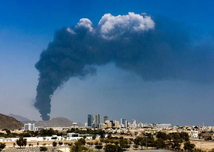 Sirens and explosions in the UAE following missile launches from Iran