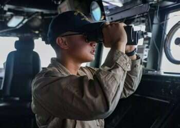 US Navy escorts ships through Hormuz as Iran threatens escalation