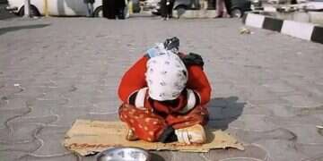 A girl begs in Tehran. Photo: Social media Iran suffocates under blockade as economy crumbles