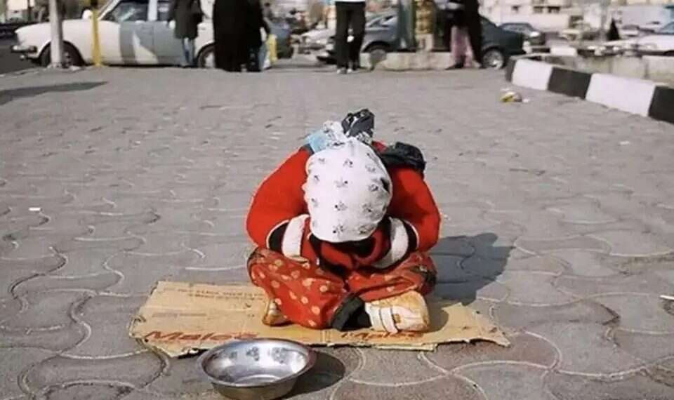 A girl begs in Tehran. Photo: Social media Iran suffocates under blockade as economy crumbles